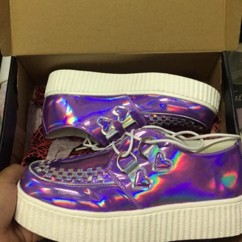 Holographic platforms